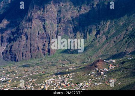 DAS Tal von El Golfo mit der Kirche Nuestra Senora de Candelaria, la Frontera, El Hierro, Kanarische Inseln, Spanien | la vallée El Golfo avec le chur Banque D'Images