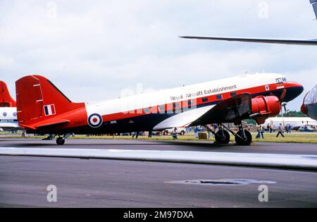 Douglas Dakota IV ZA947 de l'établissement Royal Aircraft (aujourd'hui BBMF) en 1990 Banque D'Images