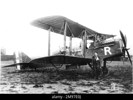 Bombardier léger à deux places Airco DH 4, qui a été utilisé pour la première fois à la mi-août 1916 par la RFC et le RNAS. Voir ici le numéro de série A 7845, une version de chasseur de reconnaissance. Banque D'Images