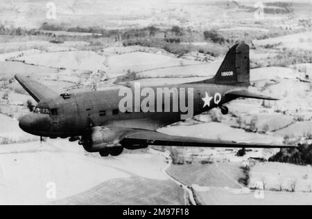 Douglas C-47 - connu comme le Dakota dans le service de RAF et utilisé par tous les alliés, Eisenhower l'a cité comme l'un des dix gagnants de la guerre. Banque D'Images