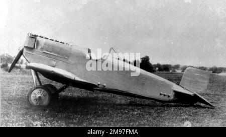 Junkers D I prototype d'avion de chasse allemand monoplace. Voici une machine de pré-production terminée fin avril 1918. Ce D et d'autres sont utilisés pour l'évaluation des services au cours des dernières semaines de la première Guerre mondiale. Banque D'Images