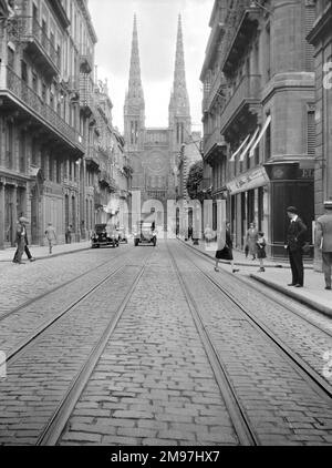 Vue sur Bordeaux, sud-ouest de la France, avec la façade nord de la cathédrale Saint-André, datant du 11th siècle. Banque D'Images