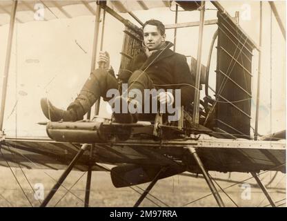 Thomas Octave Murdoch Sopwith, 1888-1989, dans son Howard Wright vers 1910. Banque D'Images