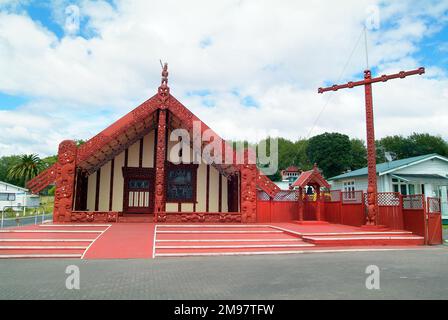 Rotorua, Nouvelle-Zélande, 12 mars 2005 : maison communautaire maorie pour cérémonies traditionnelles nommée Wharenui, Banque D'Images