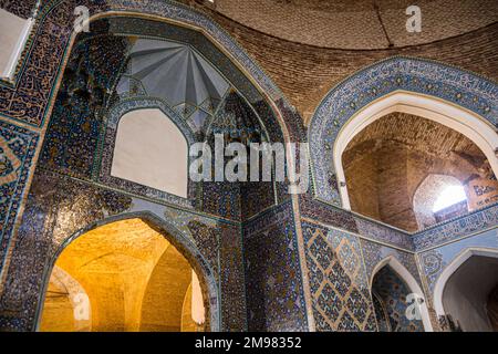 TABRIZ, IRAN - 16 JUILLET 2019 : intérieur de la mosquée bleue à Tabriz, Iran Banque D'Images