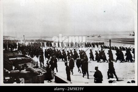 L'armée belge revient d'exercices - Plage à Dunkerque, France - juillet 1915 Banque D'Images