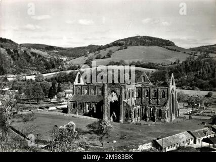 Abbaye de Tintern, Monbucshire, pays de Galles - du Sud-est - située sur la rive galloise de la rivière Wye. Banque D'Images