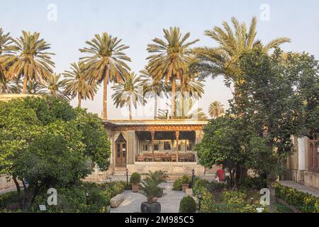 Cour de Zinat Al-Molk Maison historique à Shiraz, Iran. Banque D'Images