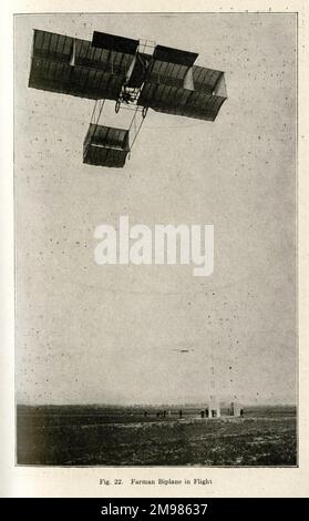 Farman biplan en vol. Banque D'Images