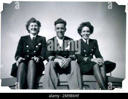 Trois collègues de Lessingen, Allemagne, juillet 1945. Banque D'Images