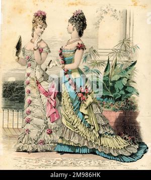 Assiette de costume, deux femmes en robe de soirée. Banque D'Images