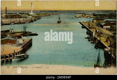 Dunkerque, France - le canal, entrée au port. Banque D'Images