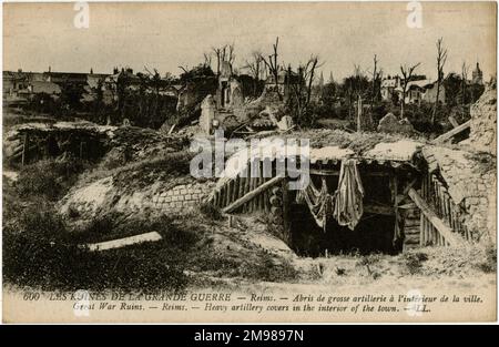 Reims, France - ruines lors du bombardement de WW1, montrant de lourdes couvertures d'artillerie à l'intérieur de la ville. Banque D'Images