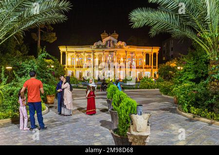 SHIRAZ, IRAN - 8 JUILLET 2019 : vue en soirée de la maison Shapouri à Shiraz, Iran Banque D'Images