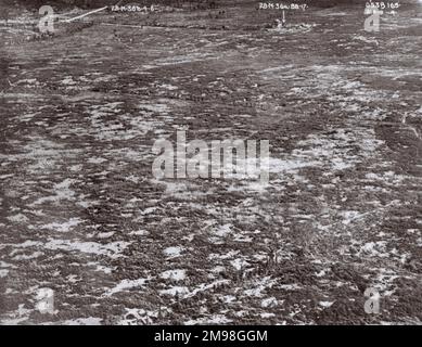 Vue aérienne oblique d'une zone bombardée dans le nord de la France le 21 août 1918. Banque D'Images