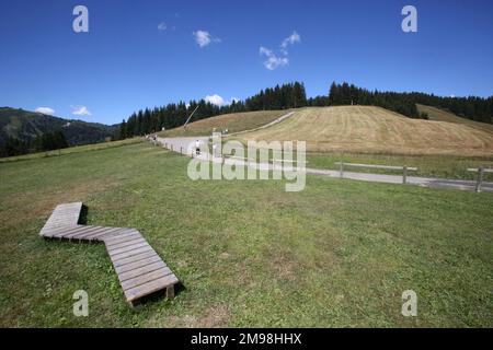 Les touristes se rendent dans le massif du Jaillet. Megève. Haute-Savoie. Auvergne-Rhône-Alpes. France. Europe. Banque D'Images