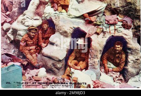 Soldats britanniques dans des dugouts allemands abandonnés, WW1. Banque D'Images