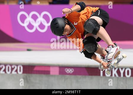 4 AOÛT 2021 - TOKYO, JAPON: OKAMOTO Misugu du Japon participe aux préliminaires du parc des femmes de Skateboarding aux Jeux Olympiques de Tokyo 2020 (photo de Mickael Chavet/RX) Banque D'Images