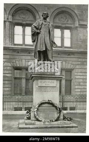 Statue de Sir Henry Irving, acteur, Charing Cross Road, Londres. Banque D'Images