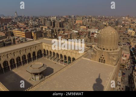 Vue aérienne de la mosquée du Sultan al-Muayyad au Caire, Égypte Banque D'Images