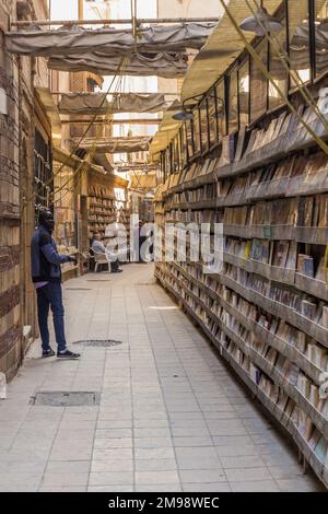 LE CAIRE, EGYPTE - 28 JANVIER 2019 : librairie de rue dans la partie copte du Caire, Egypte Banque D'Images