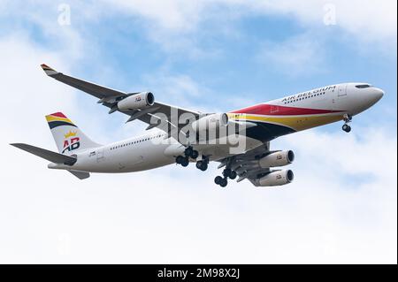 Un Airbus A340 passagers de la compagnie aérienne belge Air Belgium. Banque D'Images