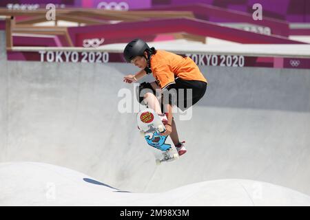 4 AOÛT 2021 - TOKYO, JAPON: OKAMOTO Misugu du Japon participe aux préliminaires du parc des femmes de Skateboarding aux Jeux Olympiques de Tokyo 2020 (photo de Mickael Chavet/RX) Banque D'Images