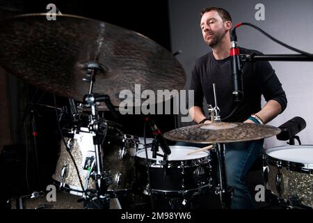 Mike Johnston, batteur, photographié à The Egg, Bath. Banque D'Images