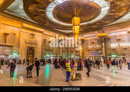 LE CAIRE, EGYPTE - 1 FÉVRIER 2019 : intérieur de la gare de Ramses au Caire, Egypte Banque D'Images