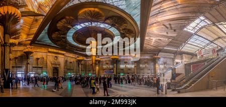 LE CAIRE, EGYPTE - 1 FÉVRIER 2019 : intérieur de la gare de Ramses au Caire, Egypte Banque D'Images