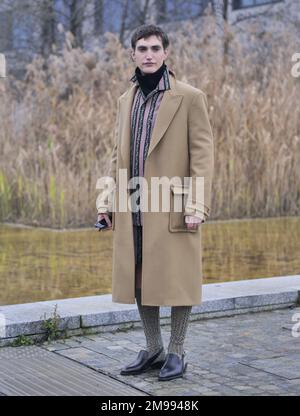 Rocco Fasano Street style tenue après Etro défilé de mode pendant la semaine de la mode Milan 2023 collections homme Banque D'Images