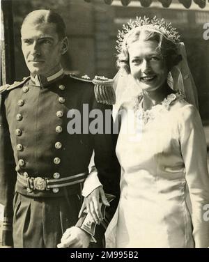 Mariage (dans la chapelle Henry VIII, Abbaye de Westminster, Londres) le 28 août 1936 - Rosamund Fisher, fille de l'amiral Sir William Wordsworth Fisher, et capitaine Richard Duke Coleridge. Banque D'Images