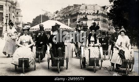 Visiteurs de l'exposition universelle internationale, Paris, 1900. Banque D'Images