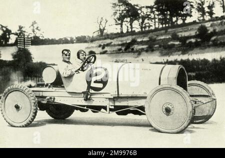 Sir Malcolm Campbell au volant de son premier oiseau bleu, un Darracq. Banque D'Images