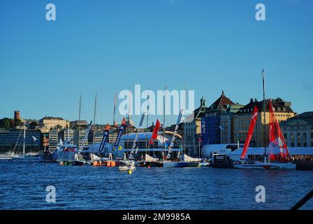 Stockholm, Suède - 06 21 2009: Bateaux à voile de la Volvo Ocean race dans le port de la capitale suédoise Stockholm dans la mer baltique Banque D'Images