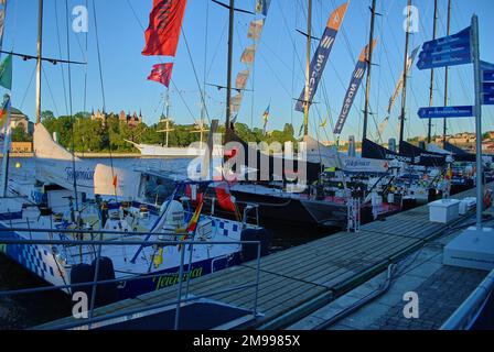 Stockholm, Suède - 06 21 2009: Bateaux à voile de la Volvo Ocean race dans le port de la capitale suédoise Stockholm dans la mer baltique Banque D'Images