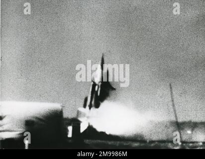 English Electric Thunderbird missile guidé surface-air au moment du lancement depuis Woomera, Australie, 5 décembre 1957. Banque D'Images