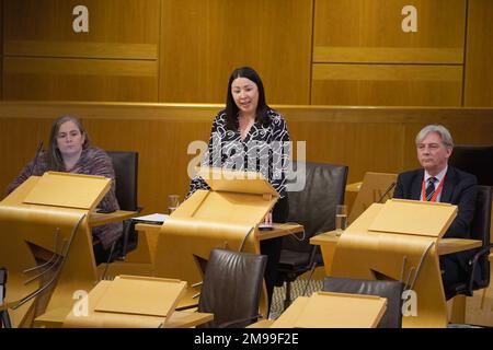 Monica Lennon MSP Scottish Labour, au cours de la question urgente posée au Parlement écossais, à Édimbourg, Après que le secrétaire écossais Alister Jack a annoncé la décision du gouvernement britannique d'utiliser l'article 35 de l'Acte d'Écosse pour empêcher le projet de loi sur la réforme de la reconnaissance des genres (Écosse) d'obtenir la sanction royale - la première fois que de tels pouvoirs ont été utilisés depuis Holyrood a été établi en 1999. Date de la photo: Mardi 17 janvier 2023. Banque D'Images