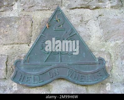 La division a atterri à Omaha Beach le 9 juin 1944 et est entrée en action le 11th. Il a gagné son surnom dans le combat pour Carentan et est devenu la première division américaine à entrer à Berlin. La plaque est sur le mur du Club Belhambra à Omaha. Banque D'Images