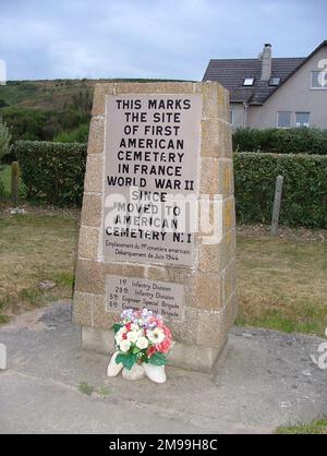 Ceci marque la première inhumation de la bataille américaine en Europe. Il a été créé par 2nd peloton de la 607th graves registraton Company. Soucieux de démoraliser les troupes entrantes et de se faire tirer par les ennemis, les 457bodies ont été déplacés à minuit le 10 juin vers St Laurent, le cimetière principal d'aujourd'hui. Banque D'Images