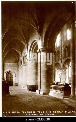 Tombe de Sir Richard Pembridge et piliers normands, cathédrale de Hereford, Herefordshire. Banque D'Images