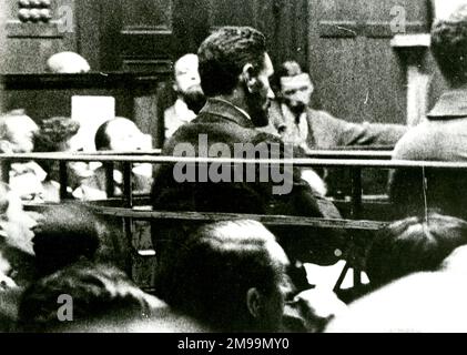 Roger David Casement (1864-1916), diplomate, militant humanitaire, poète, nationaliste irlandais et chef de la montée de Pâques d'avril 1916. Vu ici en cour à Londres pendant son procès pour trahison. Banque D'Images