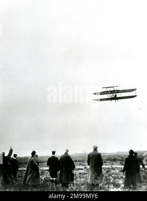 Les frères Wright (Orville et Wilbur), pionniers de l'aviation américaine, font un vol pour établir de nouveaux records d'altitude et de durée. Banque D'Images