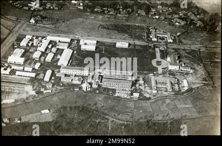 Siège, bureaux et bâtiments, Kasumigaura. William Francis Forbes-Sempill, 19th Lord Sempill AFC, AFRAeS (1893-1965) était un homologue écossais et pionnier de l'air qui a plus tard été démontré avoir transmis des informations secrètes à l'armée impériale japonaise avant la Seconde Guerre mondiale. En 1921, Sempill a mené une mission militaire officielle au Japon qui a présenté le dernier avion britannique. Au cours des années suivantes, il a continué à aider la Marine impériale japonaise à développer son Service aérien de la Marine et a commencé à donner des secrets militaires aux Japonais. Bien que ses activités aient été découvertes par British Banque D'Images