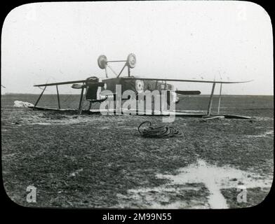 Machine renversée. William Francis Forbes-Sempill, 19th Lord Sempill AFC, AFRAeS (1893-1965) était un homologue écossais et pionnier de l'air qui a plus tard été démontré avoir transmis des informations secrètes à l'armée impériale japonaise avant la Seconde Guerre mondiale. En 1921, Sempill a mené une mission militaire officielle au Japon qui a présenté le dernier avion britannique. Au cours des années suivantes, il a continué à aider la Marine impériale japonaise à développer son Service aérien de la Marine et a commencé à donner des secrets militaires aux Japonais. Bien que ses activités aient été découvertes par British Intelligence, Sempill ne l'a pas été Banque D'Images