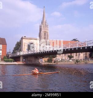 Pont Marlow au-dessus de la Tamise et de l'église All Saints à Marlow, Buckinghamshire. Banque D'Images