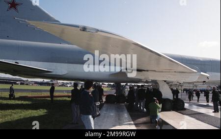 Farnborough 92 - Tupolev Tu-22M-3 (non marqué) (msn 12112347) Banque D'Images