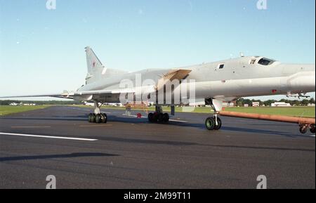 Farnborough 92 - Tupolev Tu-22M-3 (non marqué) (msn 12112347) Banque D'Images