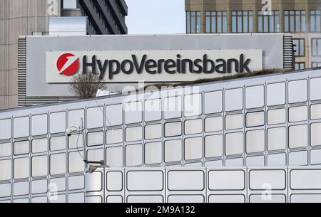 Munich, Allemagne. 17th janvier 2023. Le logo HypoVereinsbank est visible sur le bâtiment administratif de la banque. Credit: Sven Hoppe/dpa/Alay Live News Banque D'Images