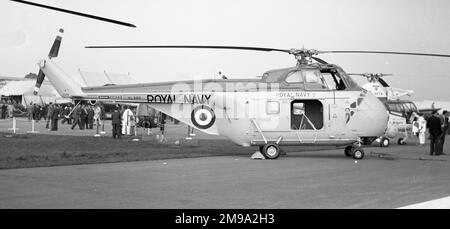 Westland Whirlwind HAS.7 XL880 (msn WA230) au salon de l'air de Farnborough 1958 de SBAC. (SBAC - Society of British Aircraft Constructors) a d'abord volé le 25 juillet 1958 et livré en août 1958. XL880 a été converti à la norme HAR.9 pour les droits de sauvetage, puis a attribué la série de maintenance RN A2714. Enfin, elle a péri à l'école de lutte contre l'incendie de Predanrack en juin 1996. Banque D'Images